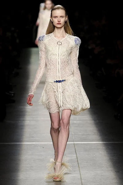 Look 30